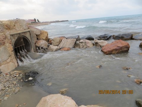 LA PLUJA PURIFICA PERÒ, A VINARÒS EMMERDA LA PLATJA